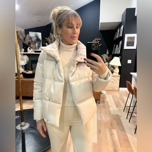 vegan faux leather cream off white puffy jacket - Picture 3 of 4